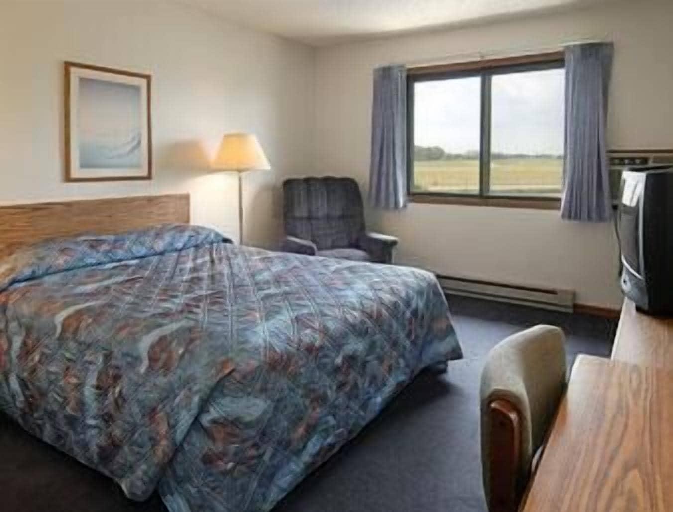 מלון Baymont By Wyndham Oshkosh Airport חדר תמונה